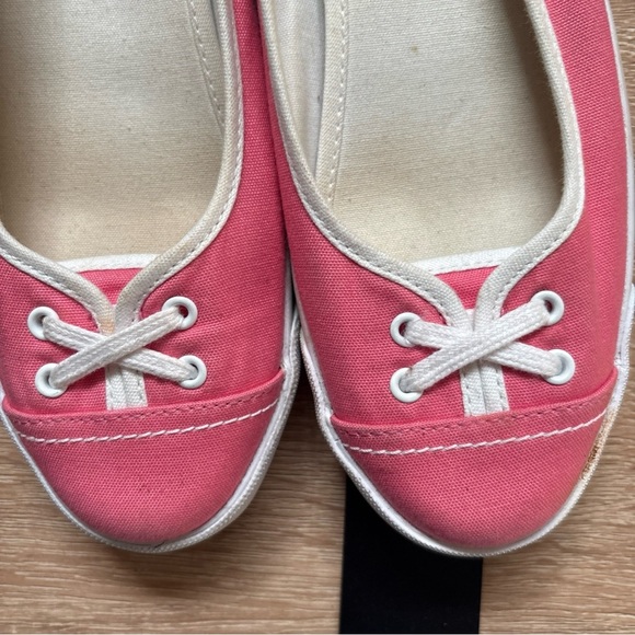 TALBOTS lace sporty flats pink color size 6.5 - Picture 2 of 4